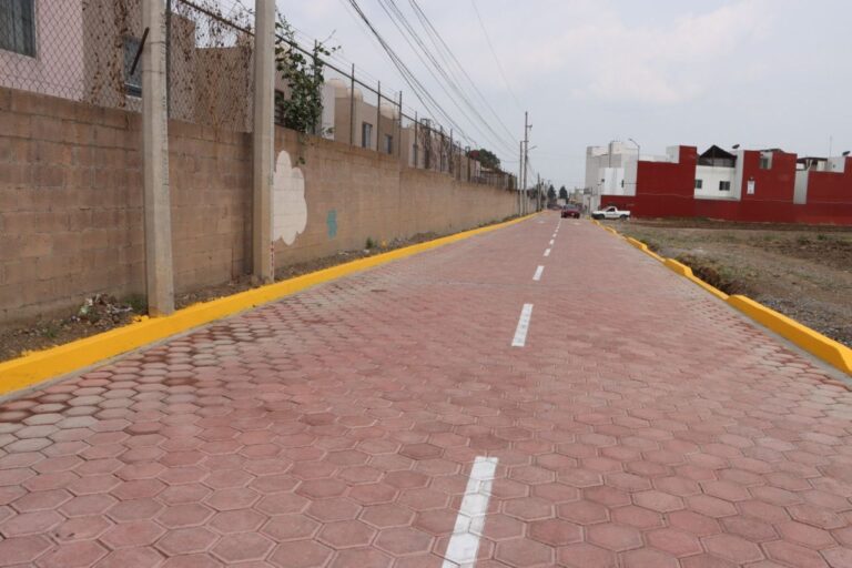 FILOMENO SARMIENTO TORRES INAUGURA PAVIMENTACIÓN DE LA CALLE ALCANFORES EN CUAUTLANCINGO – Entérate Puebla