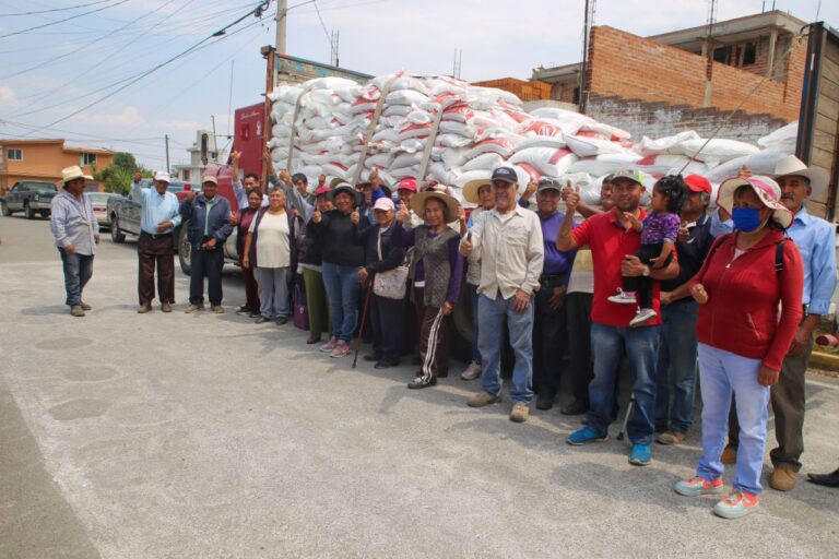 Gobierno de Cholula brinda apoyo a agricultores con 55 toneladas de fertilizante