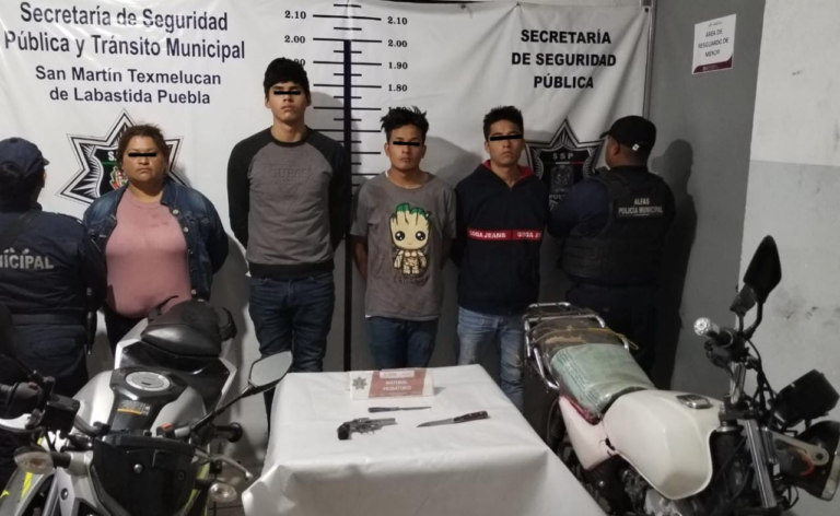 SEGURIDAD PÚBLICA DE SAN MARTÍN TEXMELUCAN DETIENE A CUATRO PERSONAS CON DOS MOTOCICLETAS CON REPORTE DE ROBO