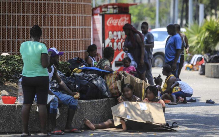 Reportan abandono de más de 150 migrantes haitianos en Acapulco