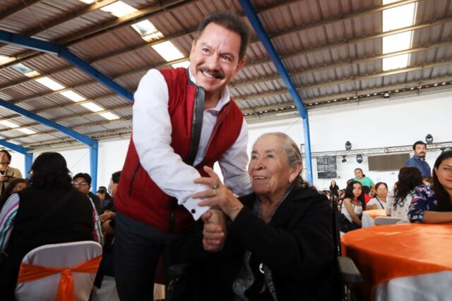 Reconoce Nacho Mier trabajo del magisterio para el desarrollo social de Puebla