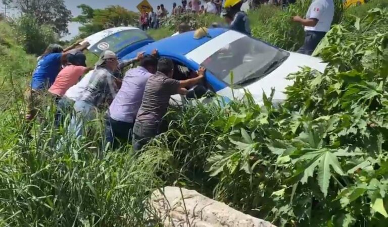 Se registró un fuerte accidente que dejó como saldo, daños materiales cuantiosos y dos personas lesionadas en el municipio de Tehuacán