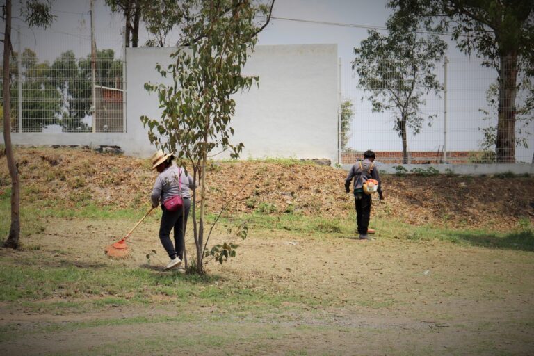 Servicios públicos Ocoyucan realiza limpieza en escuelas