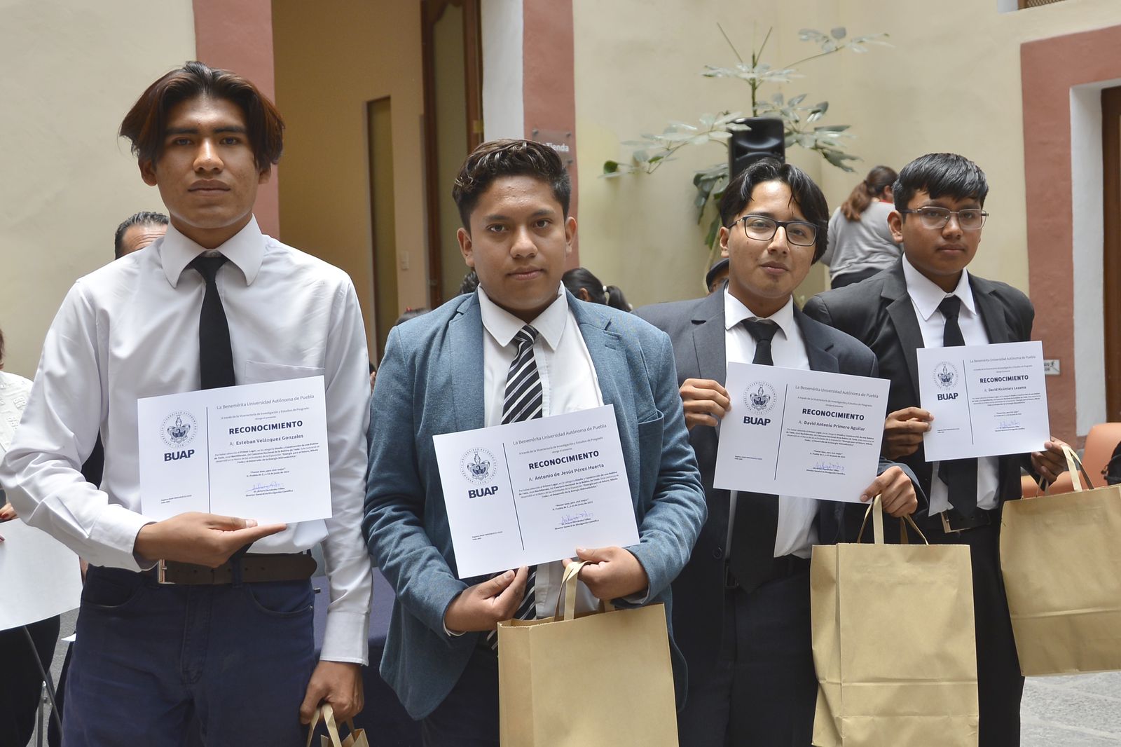 Otorgan reconocimientos a ganadores del Concurso La Bobina de Tesla