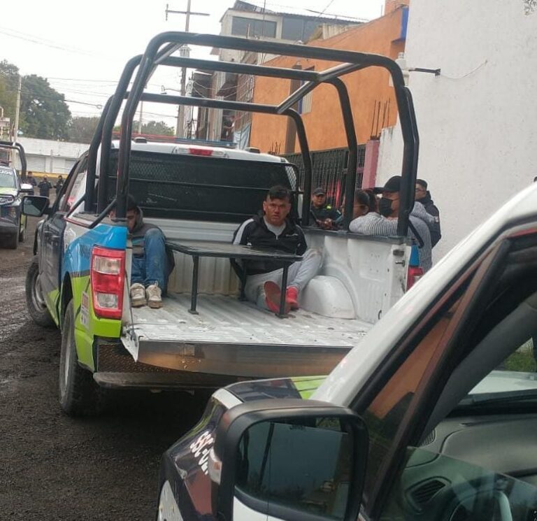 Tras persecución y balacera en Amozoc policía recupera tractocamión robado