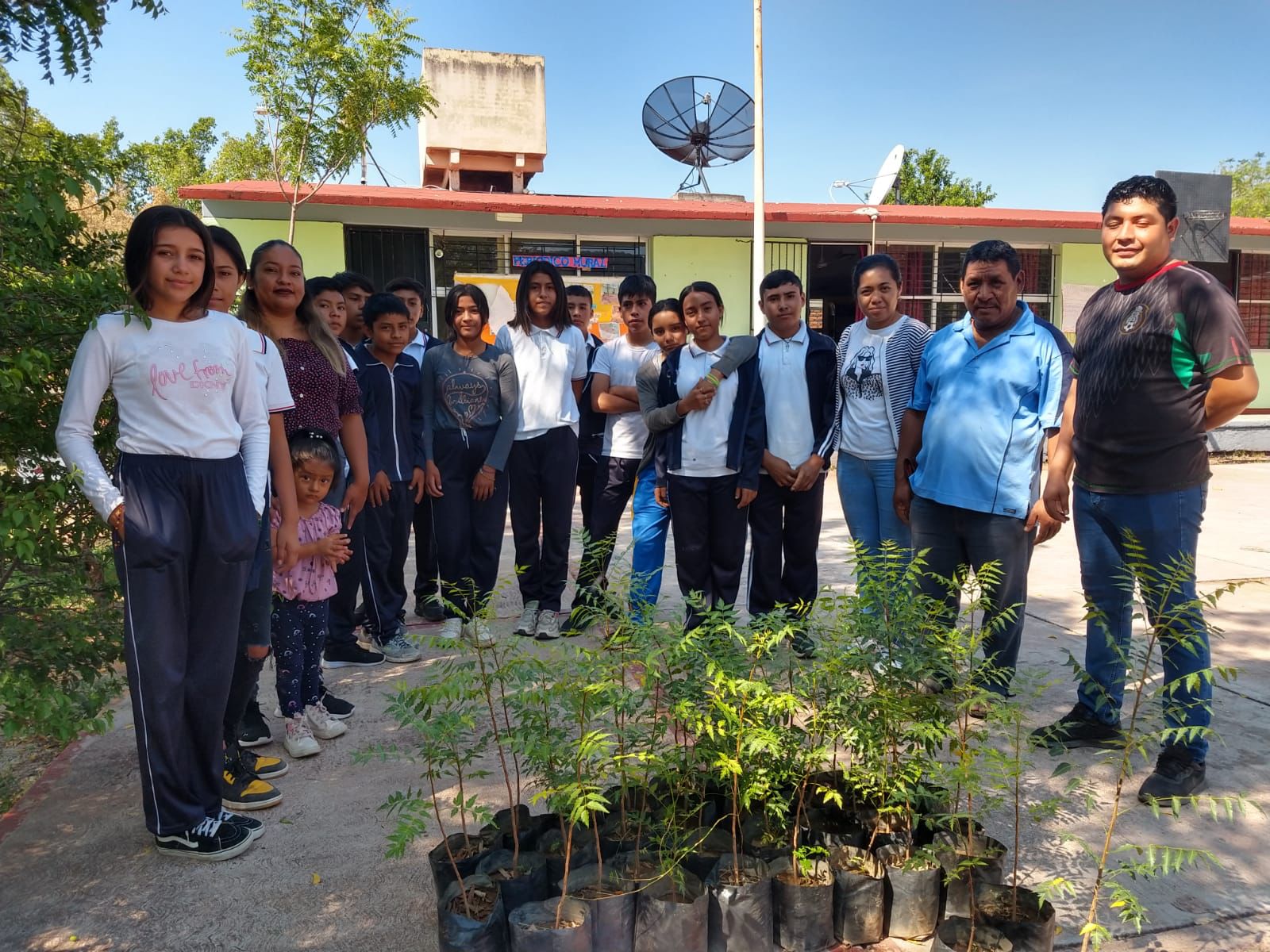 Lleva Antorcha jornada de forestación en La Unión.