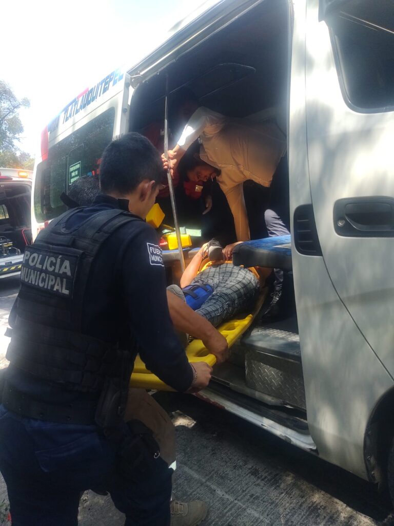 Dos personas lesionadas saldo de un accidente en Tlatlauquitepec.