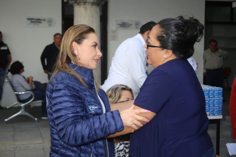 Encabeza Paola Angon martes ciudadano en la presidencia de Cholula.