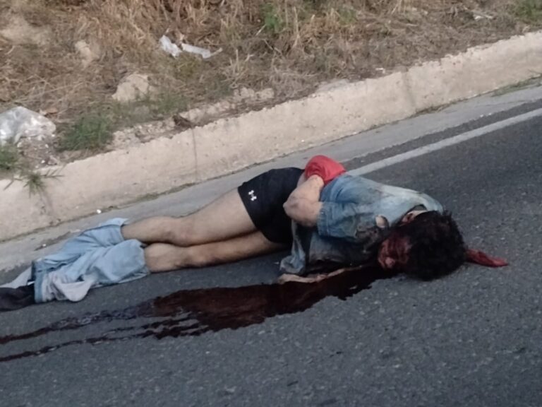 Un cadáver con disparo de arma de fuego, semidesnudo y con huellas de tortura fue tirado sobre una carretera que conecta al estado de Tlaxcala con el municipio de San Martín Texmelucan, perteneciente al estado de Puebla.