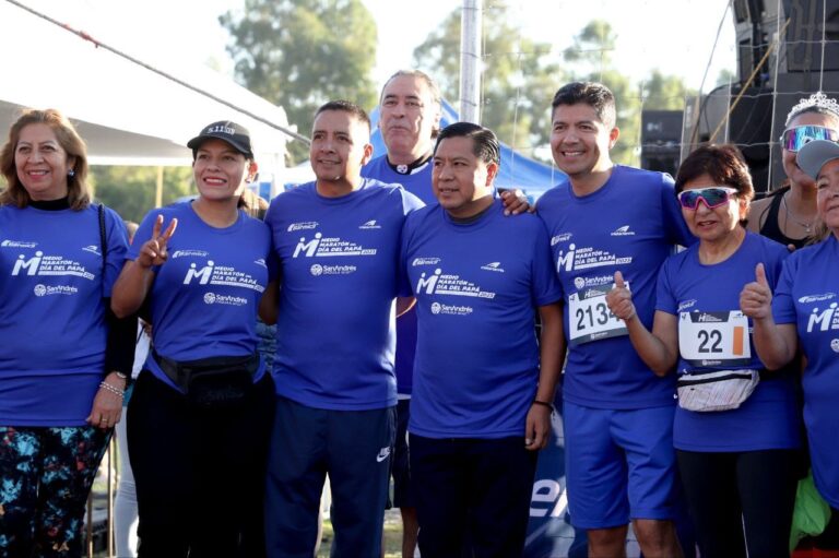 Más de 4 mil corredores y corredoras participaron en el medio maratón del día del papá 2023.