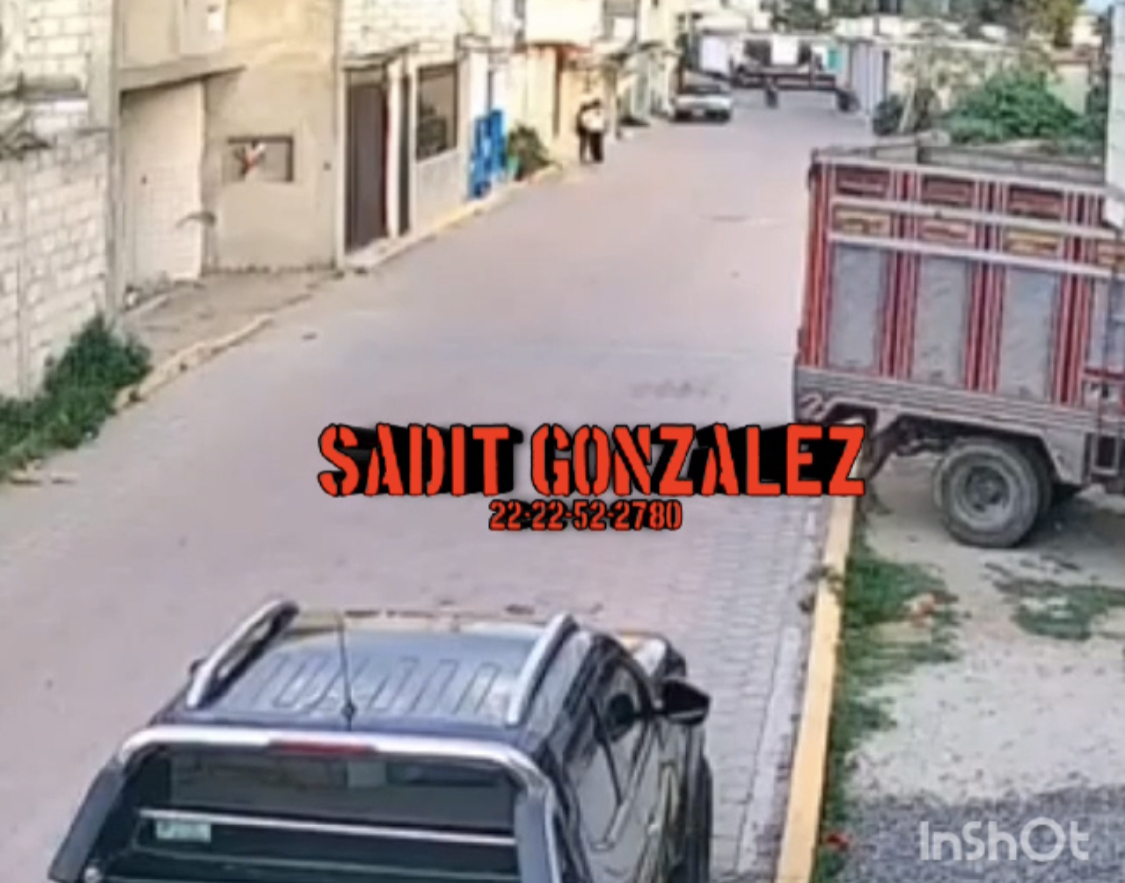 Queda grabado el choque frontal entre dos motociclistas en Quecholac