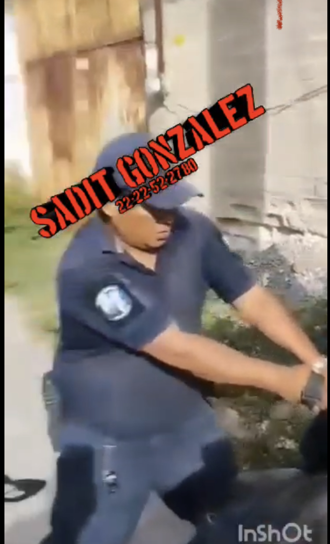 Acusan a policías municipales de abuso de autoridad en Zinacatepec.