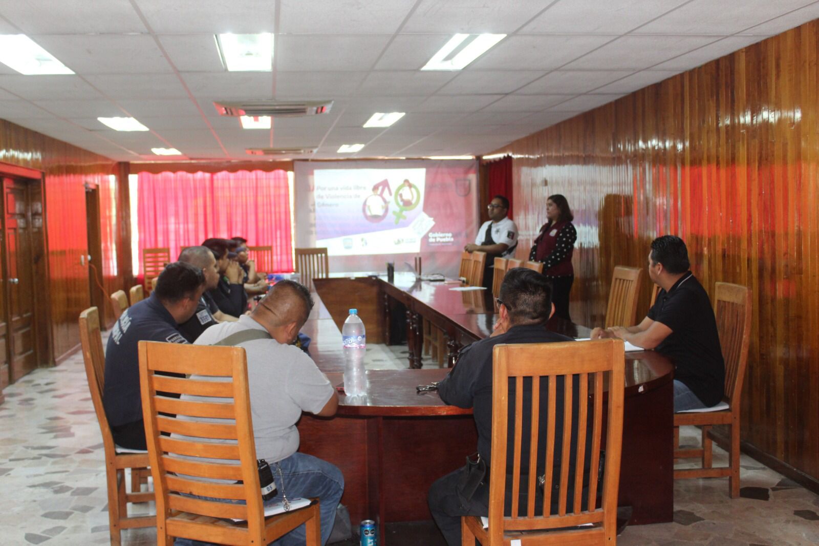 Capacitan a policías de Tecomatlán Imparten taller “Hablemos de prevención”