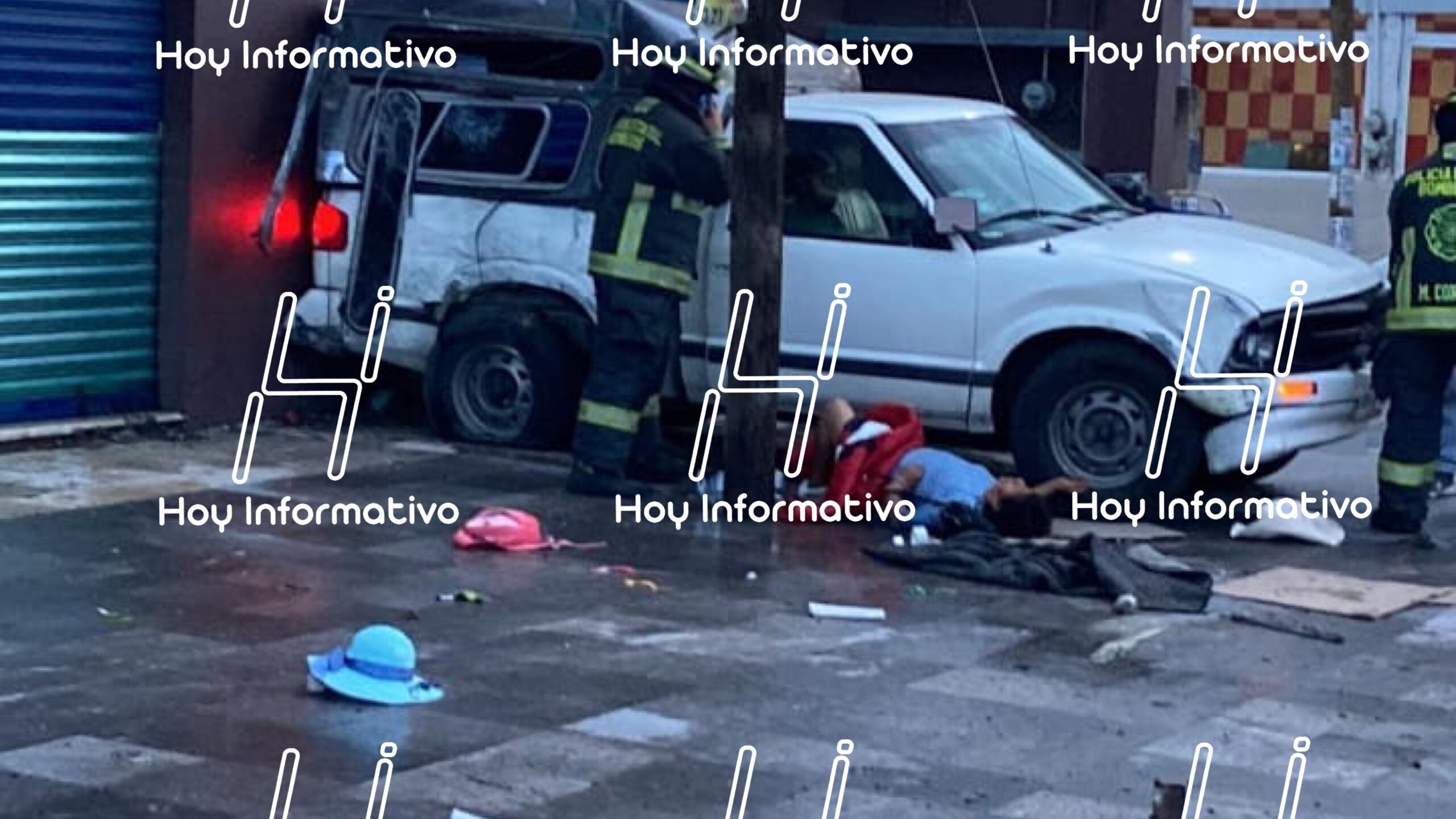 Choque entre autobús AU y una camioneta deja 5 lesionados en Amozoc.