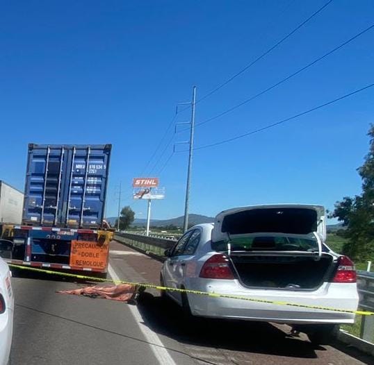 Lo atropella camion pesado sobre la México-Puebla.