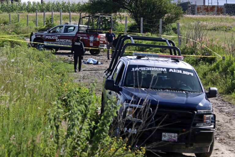 Hallan cuerpo de hombre con impactos de bala en San Andrés Cholula.