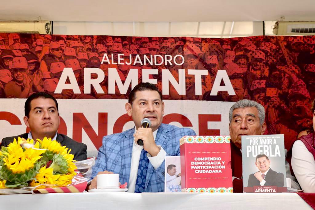 El senador Armenta apoya la política educativa de AMLO y avala los libros de texto para el nuevo ciclo escolar