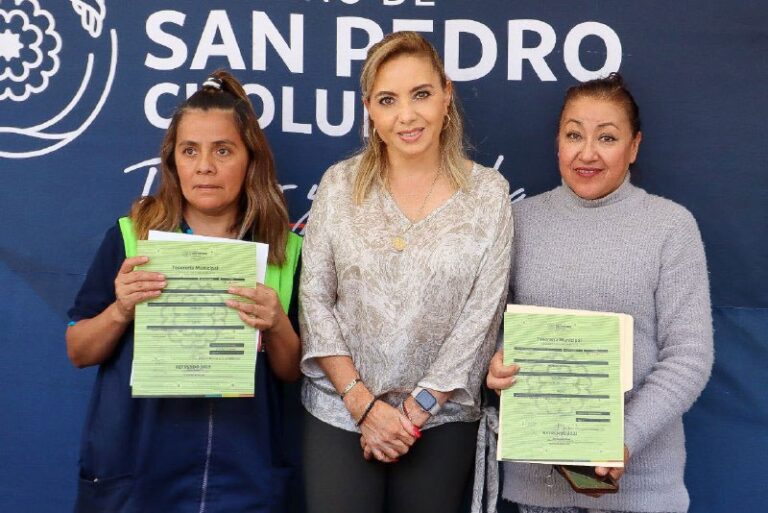 Paola Angon encabeza martes ciudadano en presidencia, otorgando servicios gratuitos para las familias