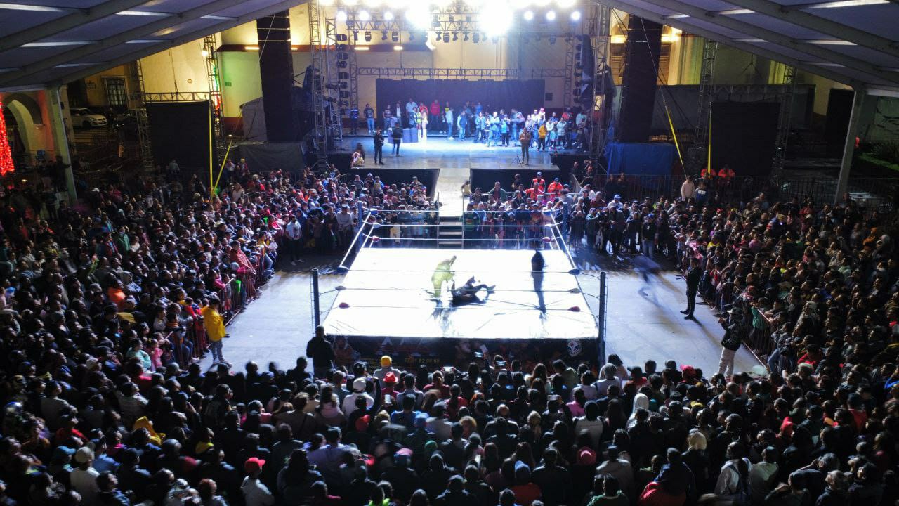 La lucha libre llegó a la feria de Cholula   2023 para divertir a las familias