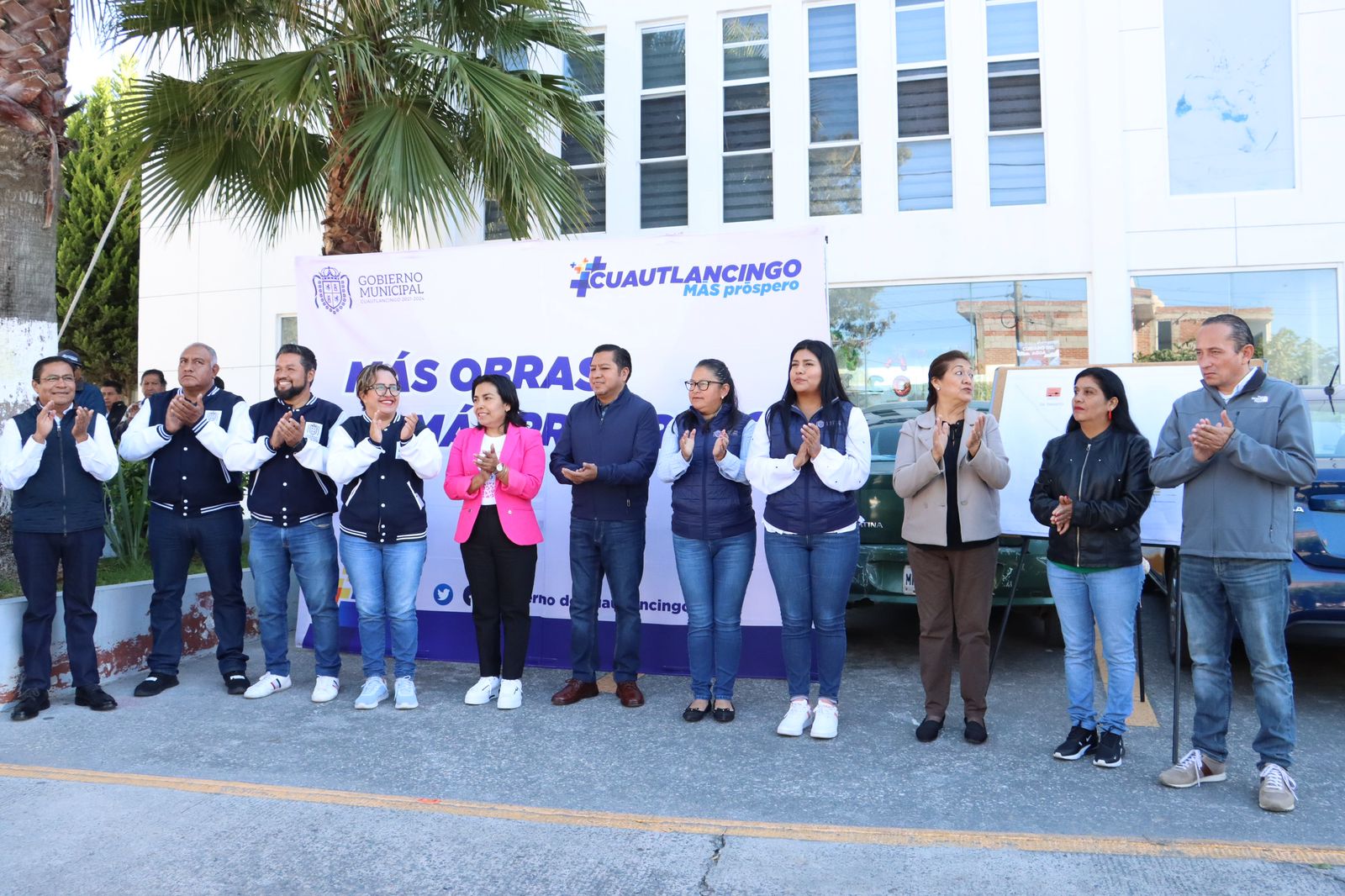 El presidente municipal Filomeno Sarmiento Torres, dio inicio al reencarpetamiento de la calle San Lorenzo