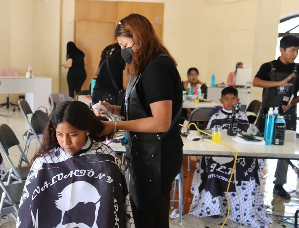 Concluye con éxito jornada de estilismo gratuito en Ocoyucan