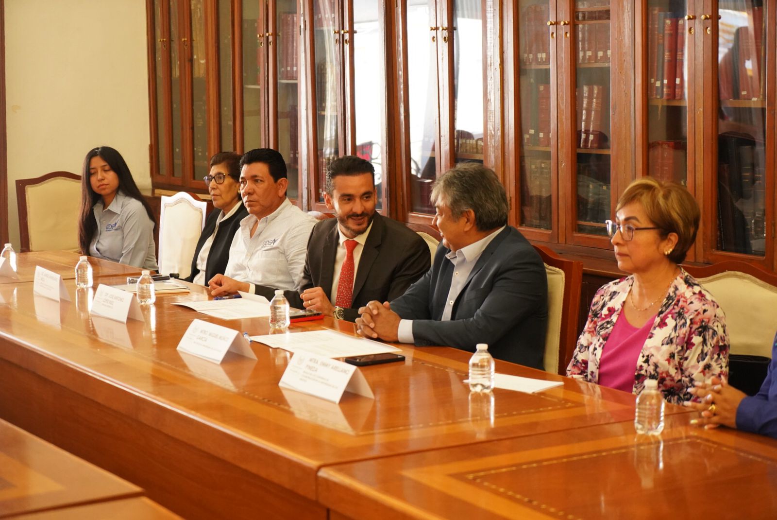 Toño López firma convenio con la Universidad de Los Ángeles para apoyar a jóvenes que quieran estudiar una licenciatura
