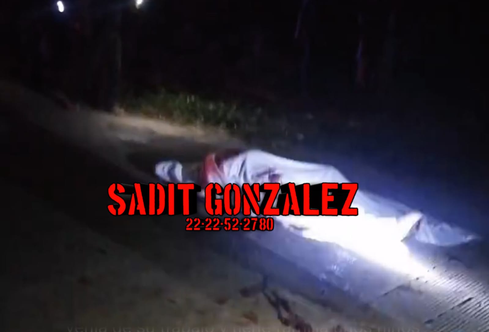 Policias asesinan a tiros a un campesino en Cuetzalan, pobladores tienen retenidos a los uniformados.