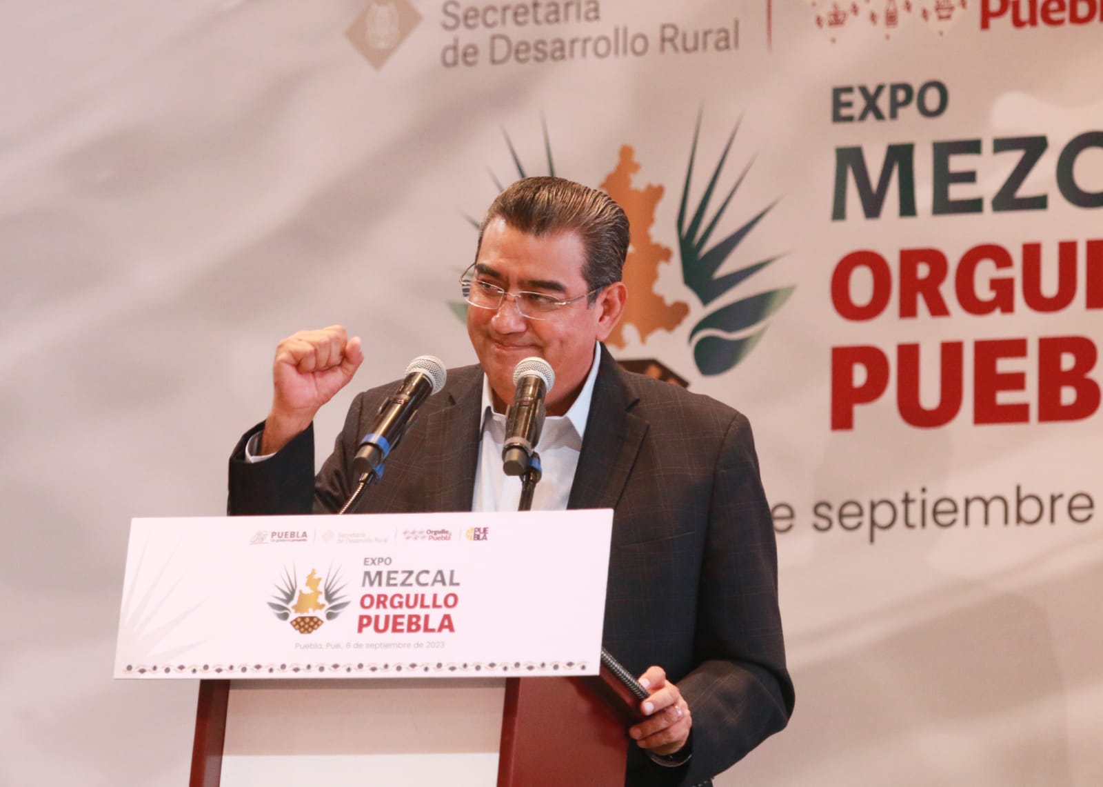 Con “Expo Mezcal Orgullo Puebla”, gobierno estatal ensalza tradición mezcalera poblana