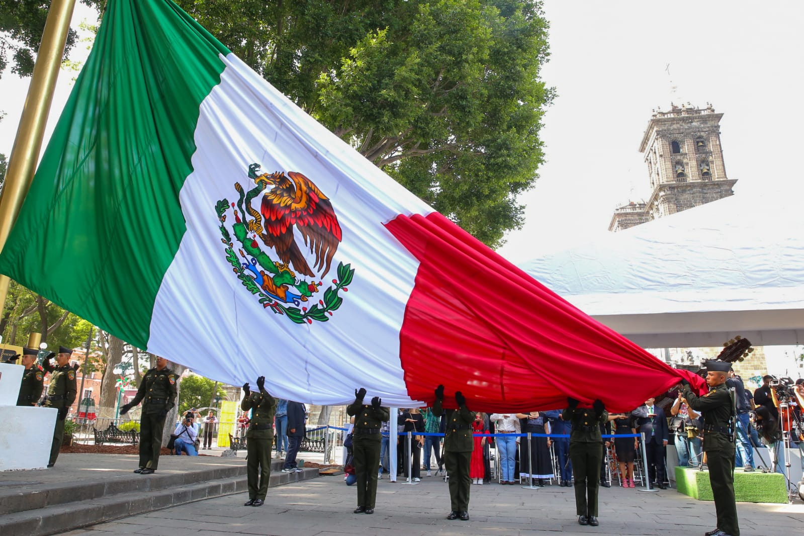 Encabeza Sergio Salomón ceremonia por el 213 Aniversario de la Independencia de México y Desfile Cívico Militar