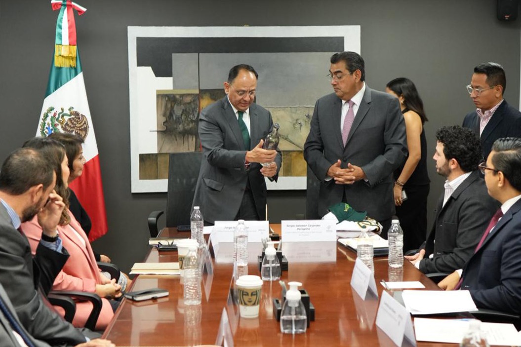 Promueve gobierno de Sergio Salomón mezcal poblano en EE.UU.