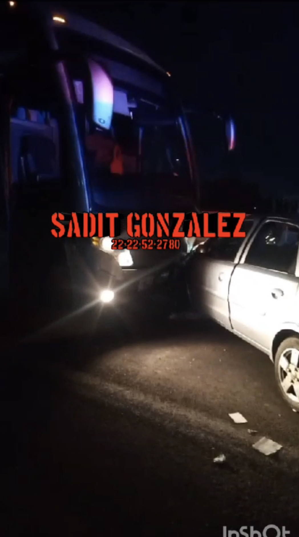 Choque entre ADO y vehículo particular deja varios lesionados en Amozoc.