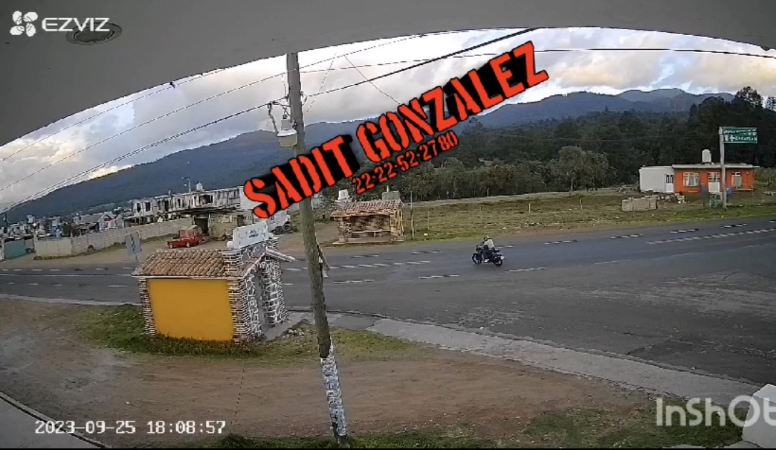 Grave motociclista al chocar contra un carro en Chignahuapan.