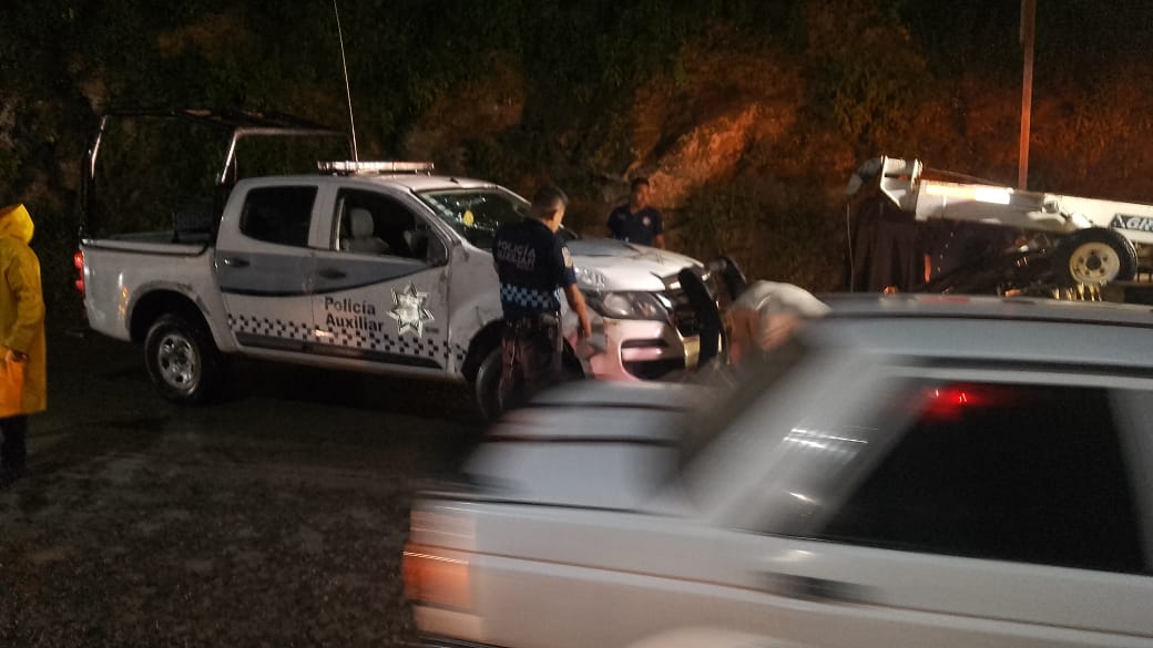 Vuelca patrulla auxiliat en Juan Galindo Puebla..