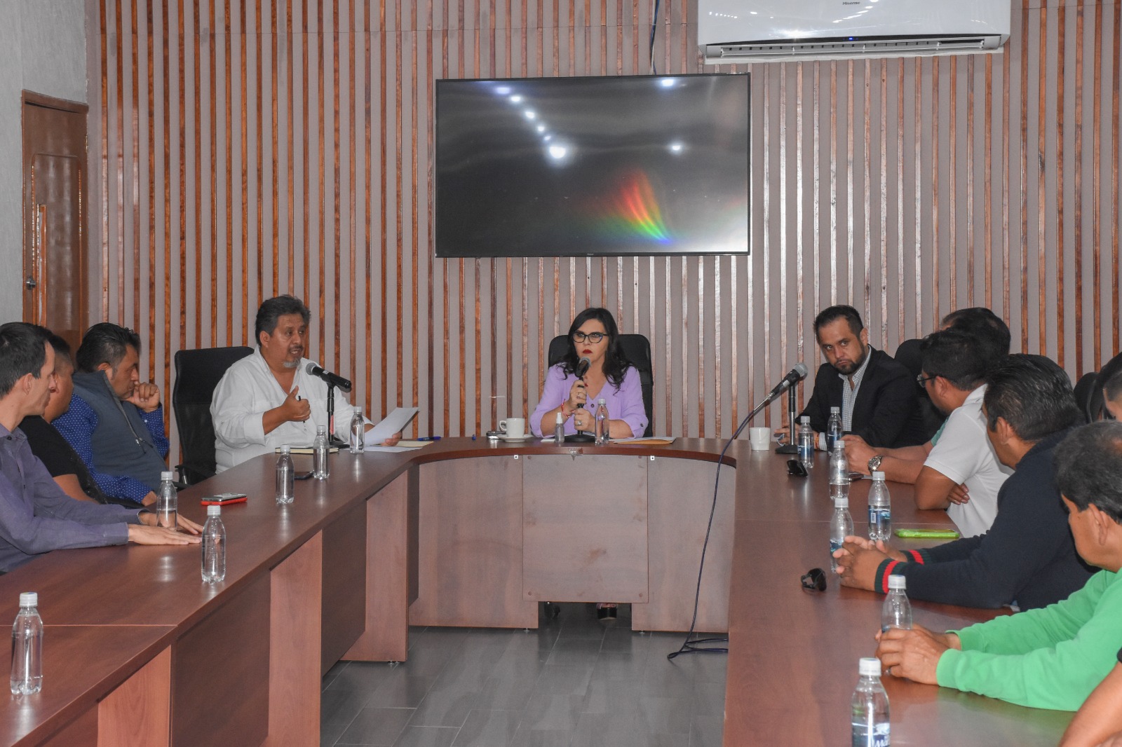 Layón firma acuerdos con  líderes tianguistas en Texmelucan