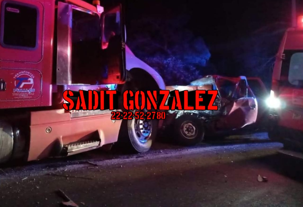 Dos muertos y dos heridos deja accidente en San Salvador El Seco.