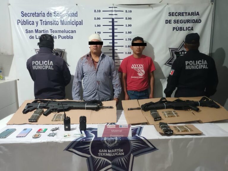 En Texmelucan policía municipal asegura a dos masculinos  extorsionadores; uno de ellos con identificación activa de la SEDENA