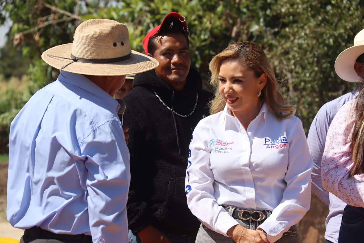 Entrega Paola Angon pavimentación de la calle mórelos, en beneficio San Agustín Calvario