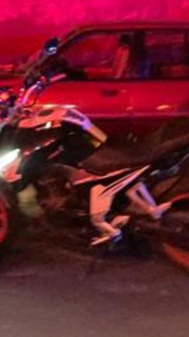 Accidente vial termina en un motociclista baleado en Periférico.