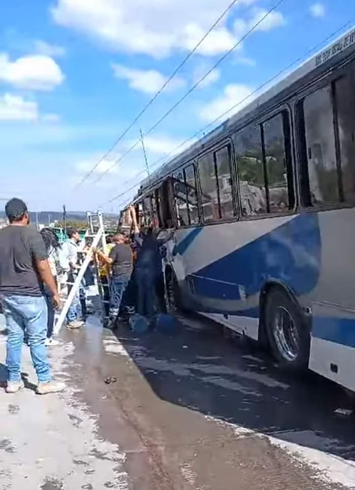 Accidente deja varias personas heridas en Tepexi de Rodríguez