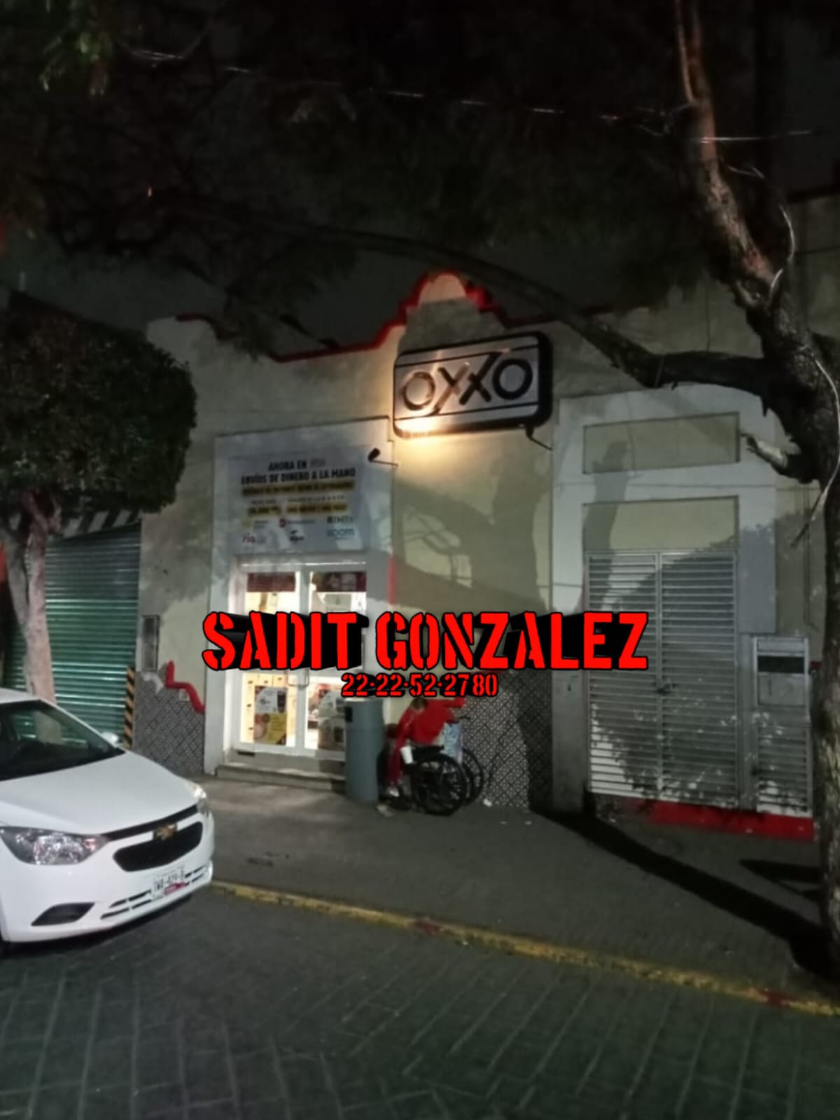 Sujetos armados asaltaron el Oxxo de Rayón y 1 Oriente, primer cuadro de la ciudad de Tehuacán.