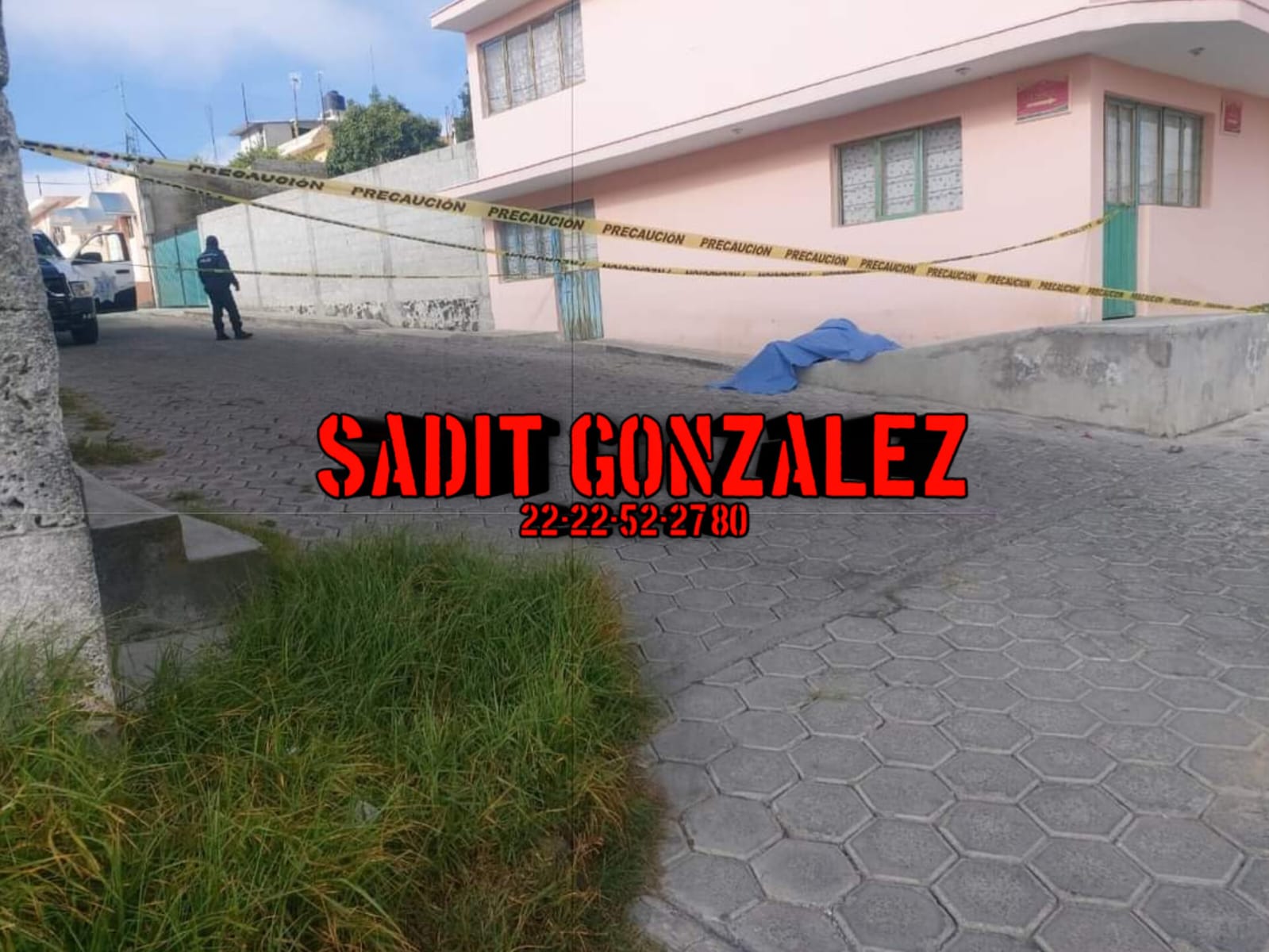 Muere mujer en plena vía pública de San Salvador el Seco.