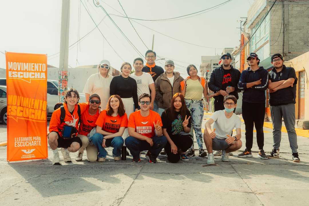 Los jóvenes y Movimiento escucha, llegan a las escuelas de Texmelucan para impulsar la educación y chulear los espacios