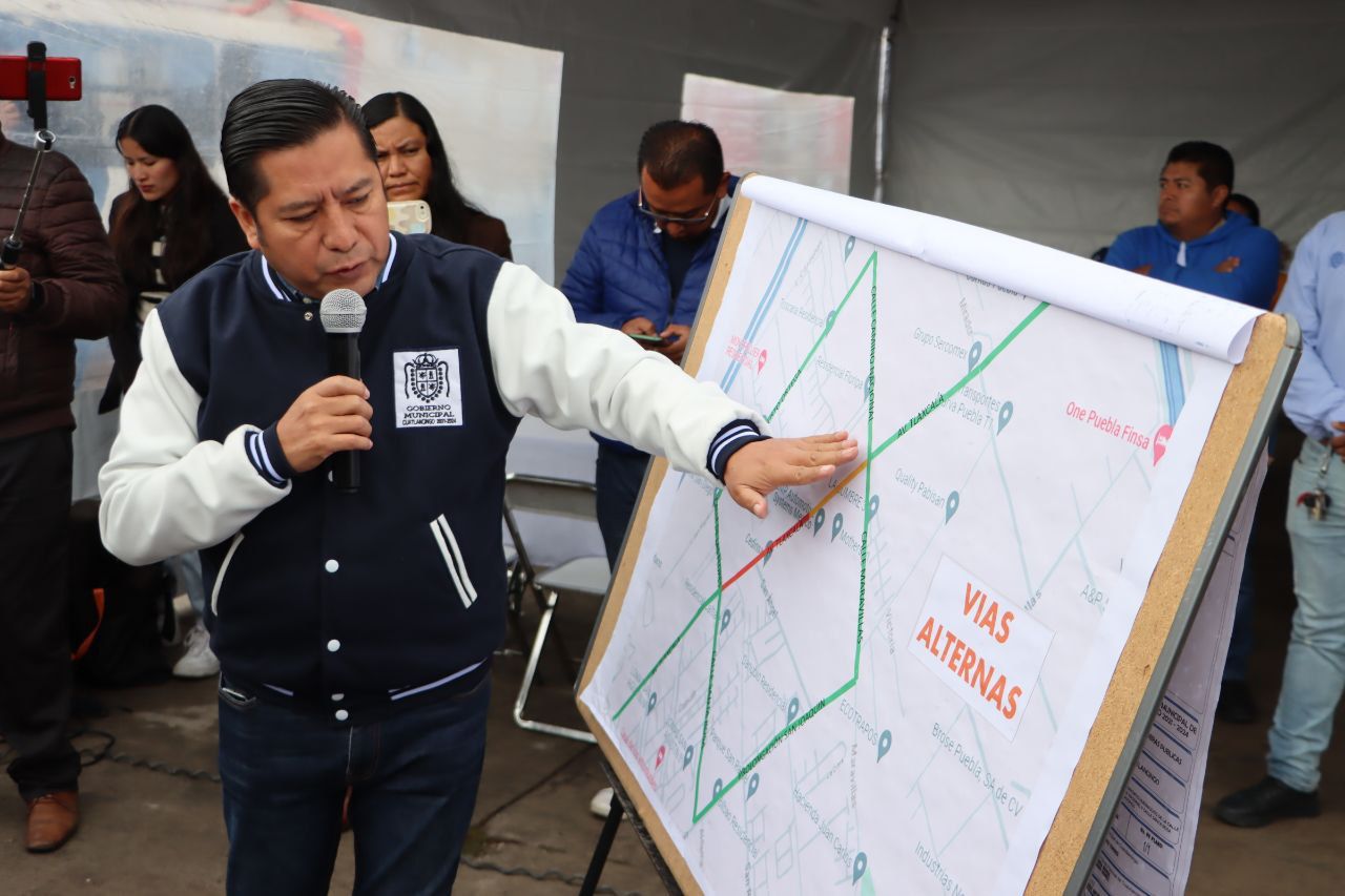 El Presidente municipal Filomeno  Sarmiento inició los trabajos de pavimentación en calles Tlaxcala, Santa Rosa  y Maravillas