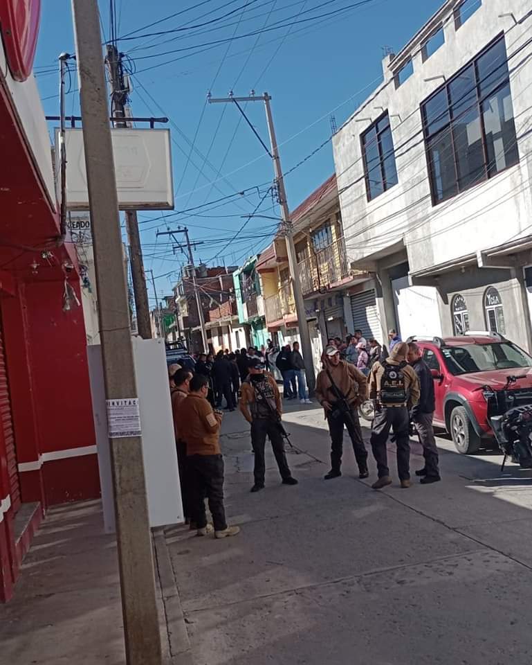 Autoridades despliegan un importante operativo para la reapertura de las oficinas de la Presidencia Auxiliar de Santa Ana Xalmimilulco.
