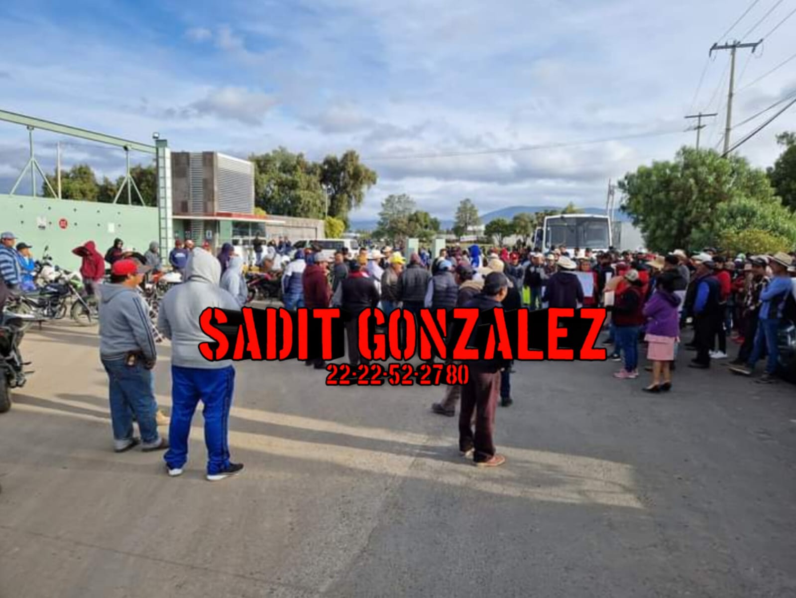 Pobladores de San José Tuzuapan exigen remodelación de la carretera estatal Tecamachalco