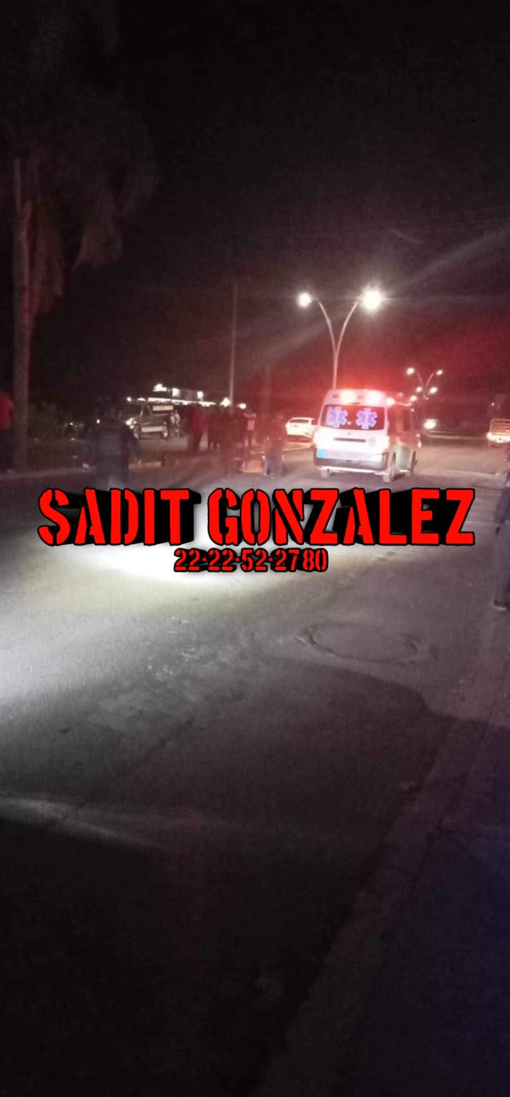 Muere motociclista al ser atropellado en Los Reyes de Juárez.