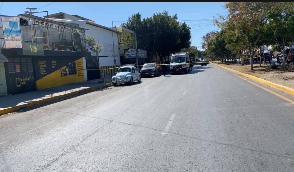 Atacan a balazos a refaccionaria de Tehuacán, hubo un joven lesionado.