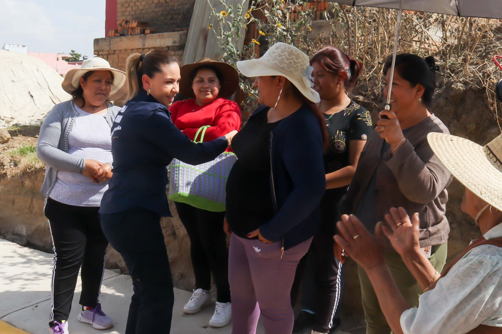 Paola Angon continúa inaugurando calles con la entrega de la tercera de Allende, en beneficio de los vecinos de Tepontla