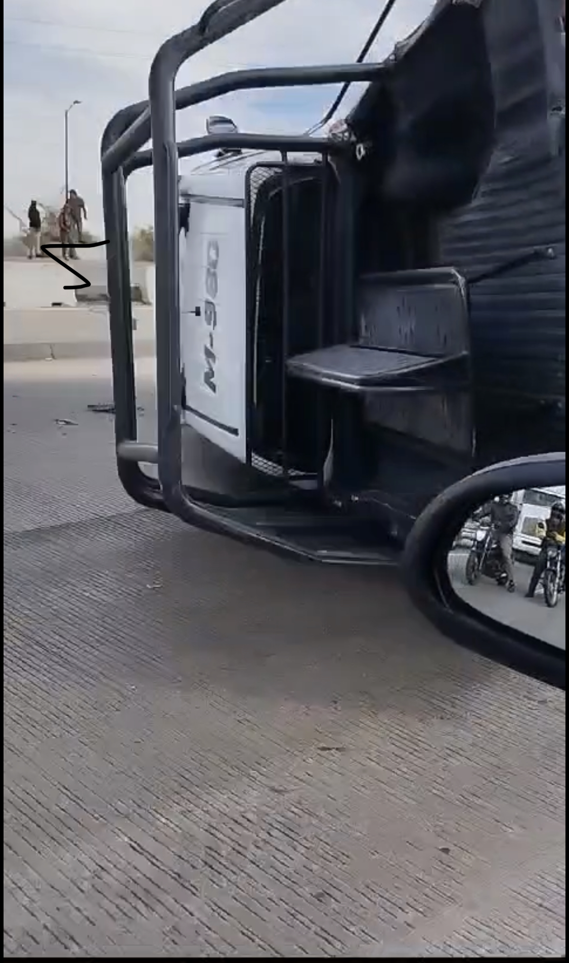 Dejan agente de policía municipal de Puebla lesionado en periférico