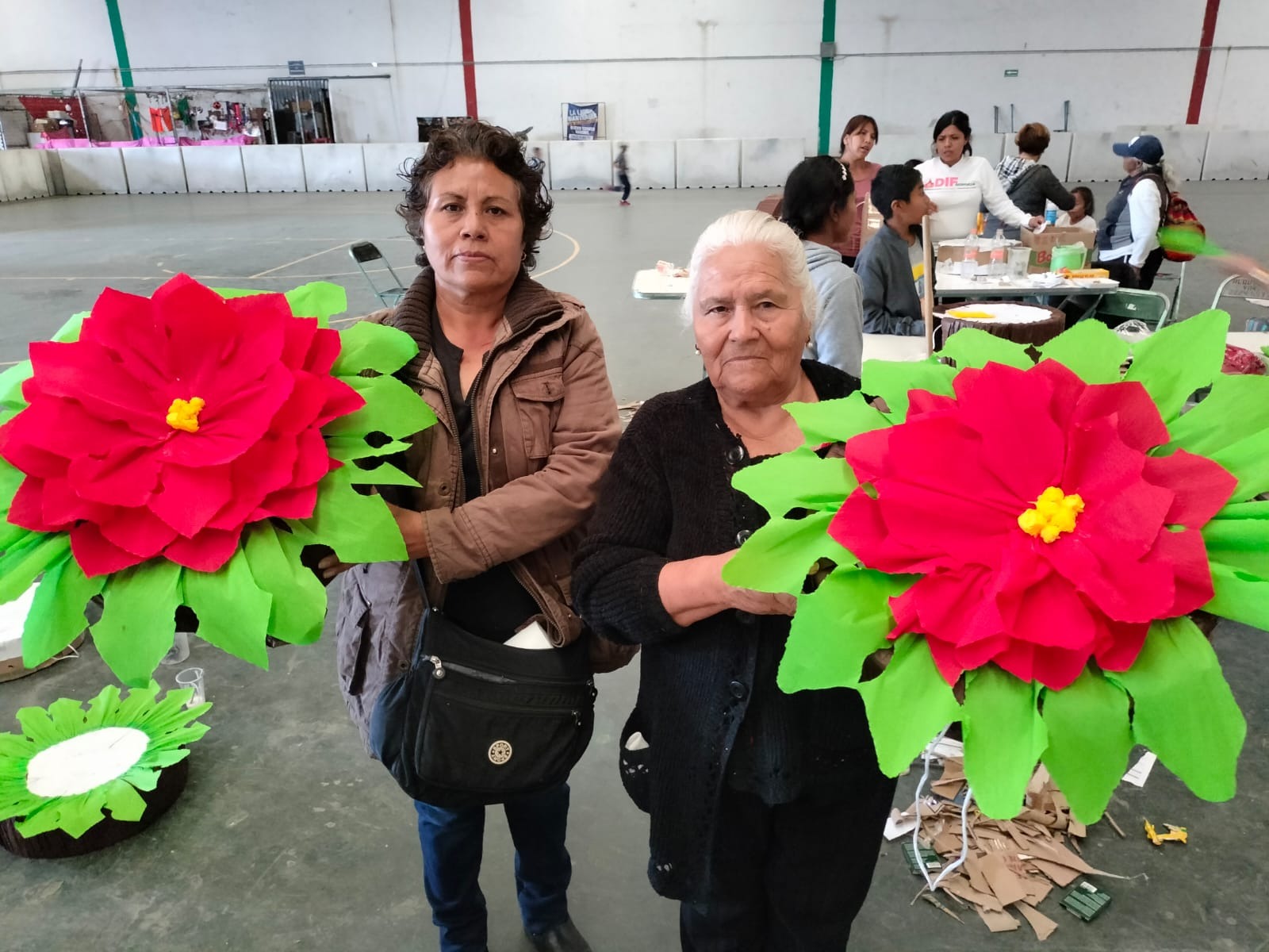 DIF Ocoyucan implementa taller de elaboración de piñatas